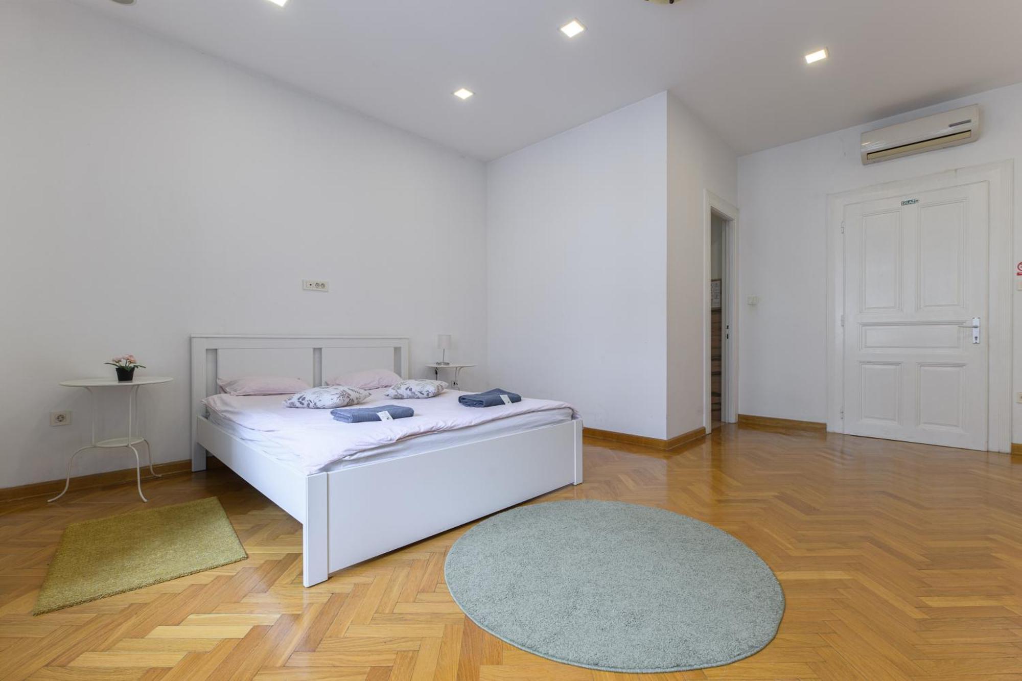Apartment Luna Загреб Экстерьер фото