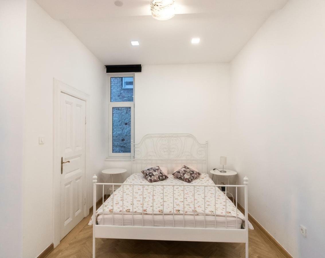 Apartment Luna Загреб Экстерьер фото